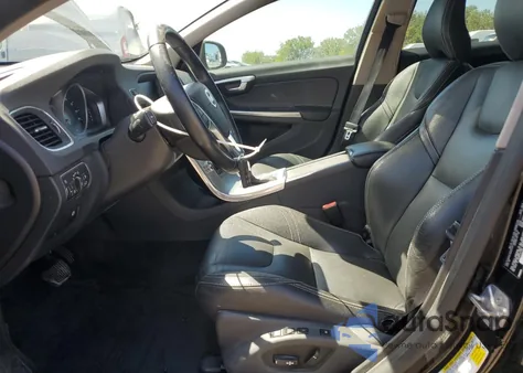 2017 Volvo S60 Dynamic z USA, uszkodzony, nr VIN YV140MTL5H2427070